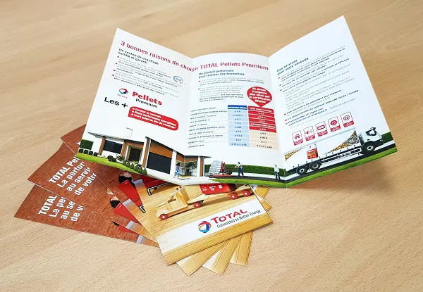 Impression express de flyers pli&eacute;s livraison le jour m&ecirc;me